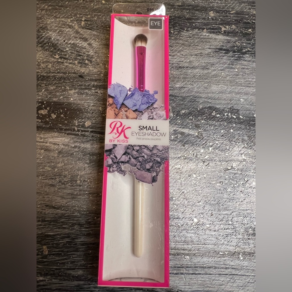 ADD ON ITEM- SMALL EYESHADOW BRUSH